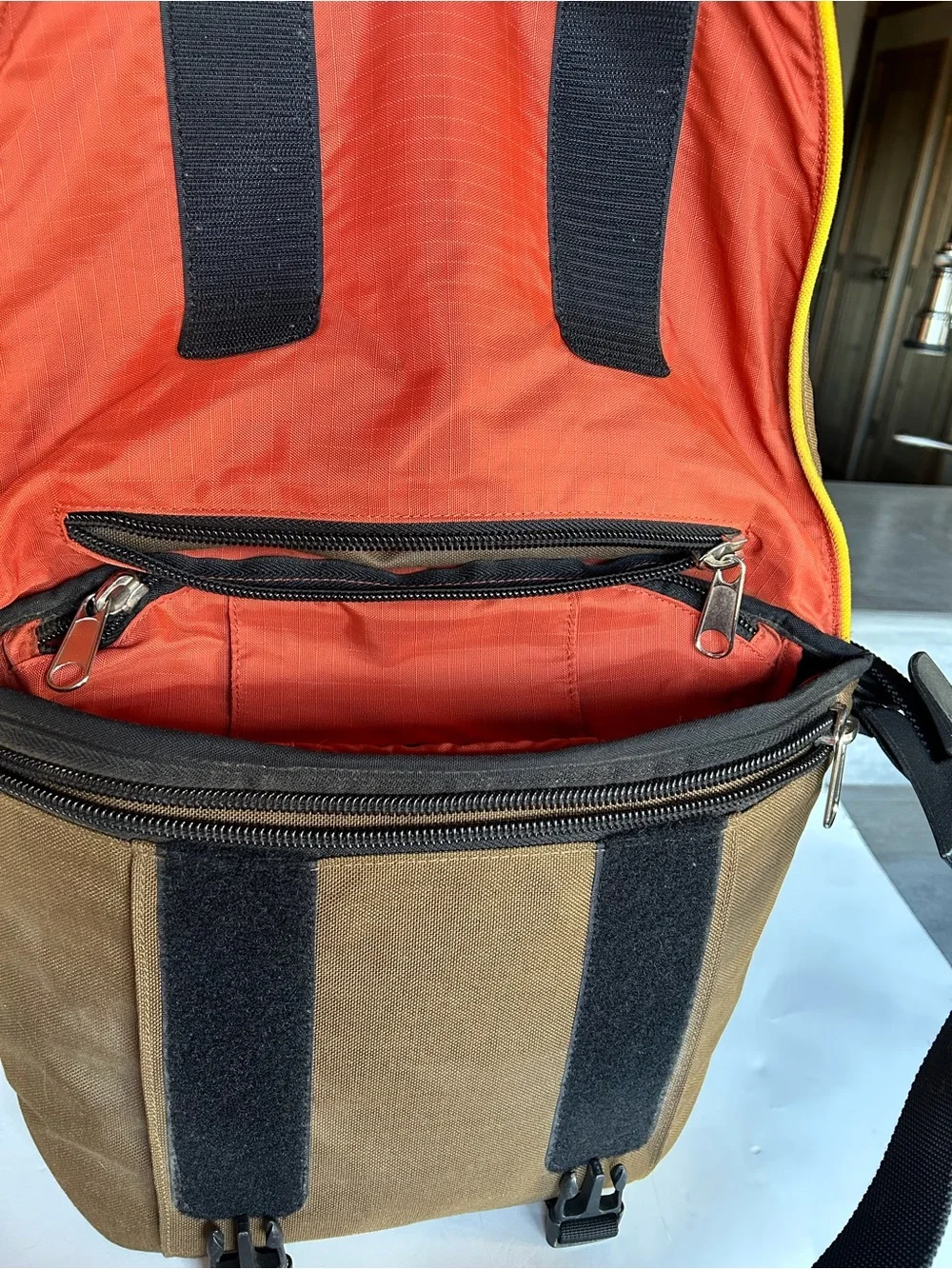 Krumpler Brown Messenger Camera Bag Crossbody Padded